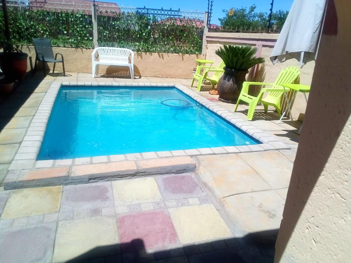 Joezebel Guesthouse Mogwase Luaran gambar