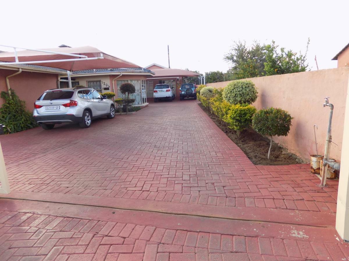 Joezebel Guesthouse Mogwase Luaran gambar