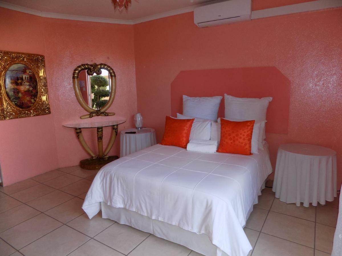 Joezebel Guesthouse Mogwase Luaran gambar