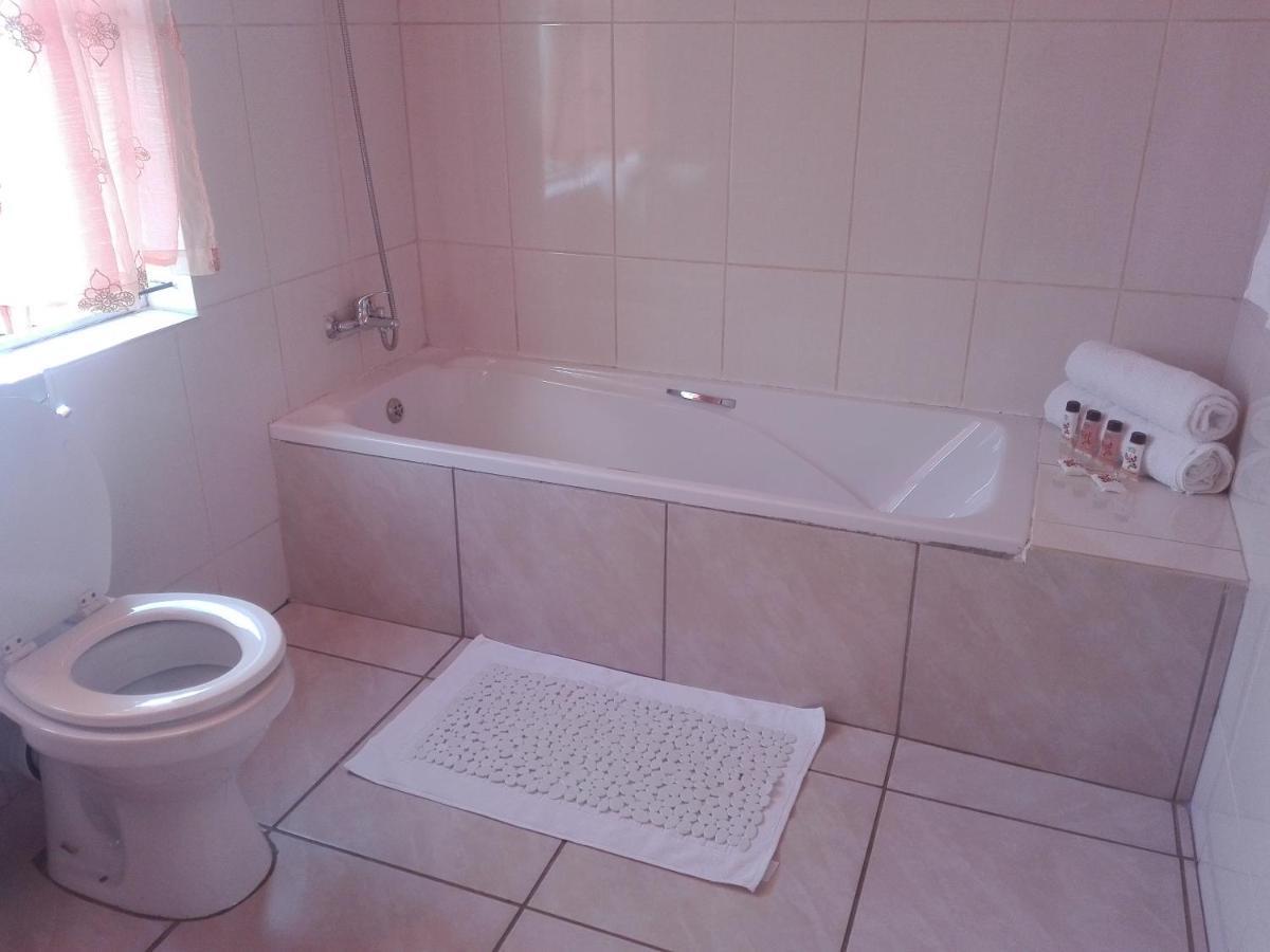 Joezebel Guesthouse Mogwase Luaran gambar